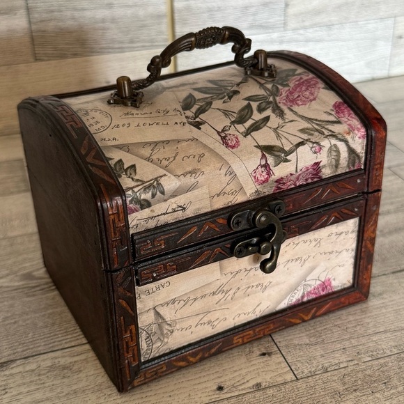 Small trinket box treasure box with floral design - Picture 1 of 11